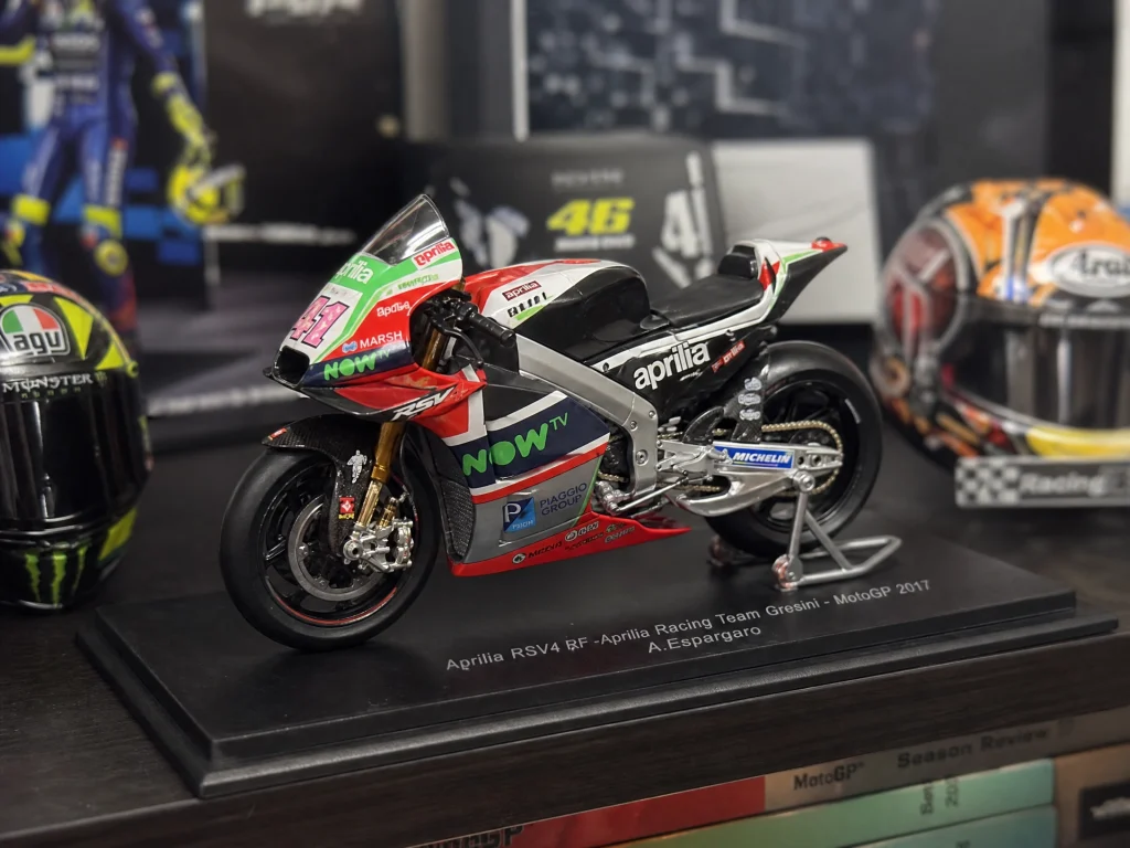 Spark Model Aprilia RSV4 RF 1:43